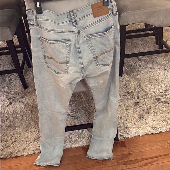 Abercrombie & Fitch Outfitters Light Wash Jeans - Picture 2 of 5